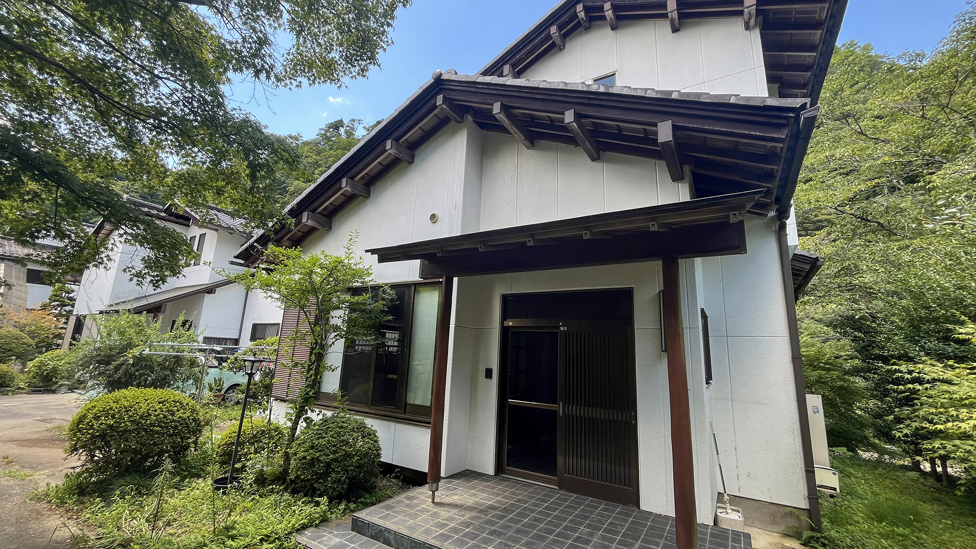 #かじか　ご家族やグループでの滞在にぴったりな、2階建て貸切一軒家の外観。