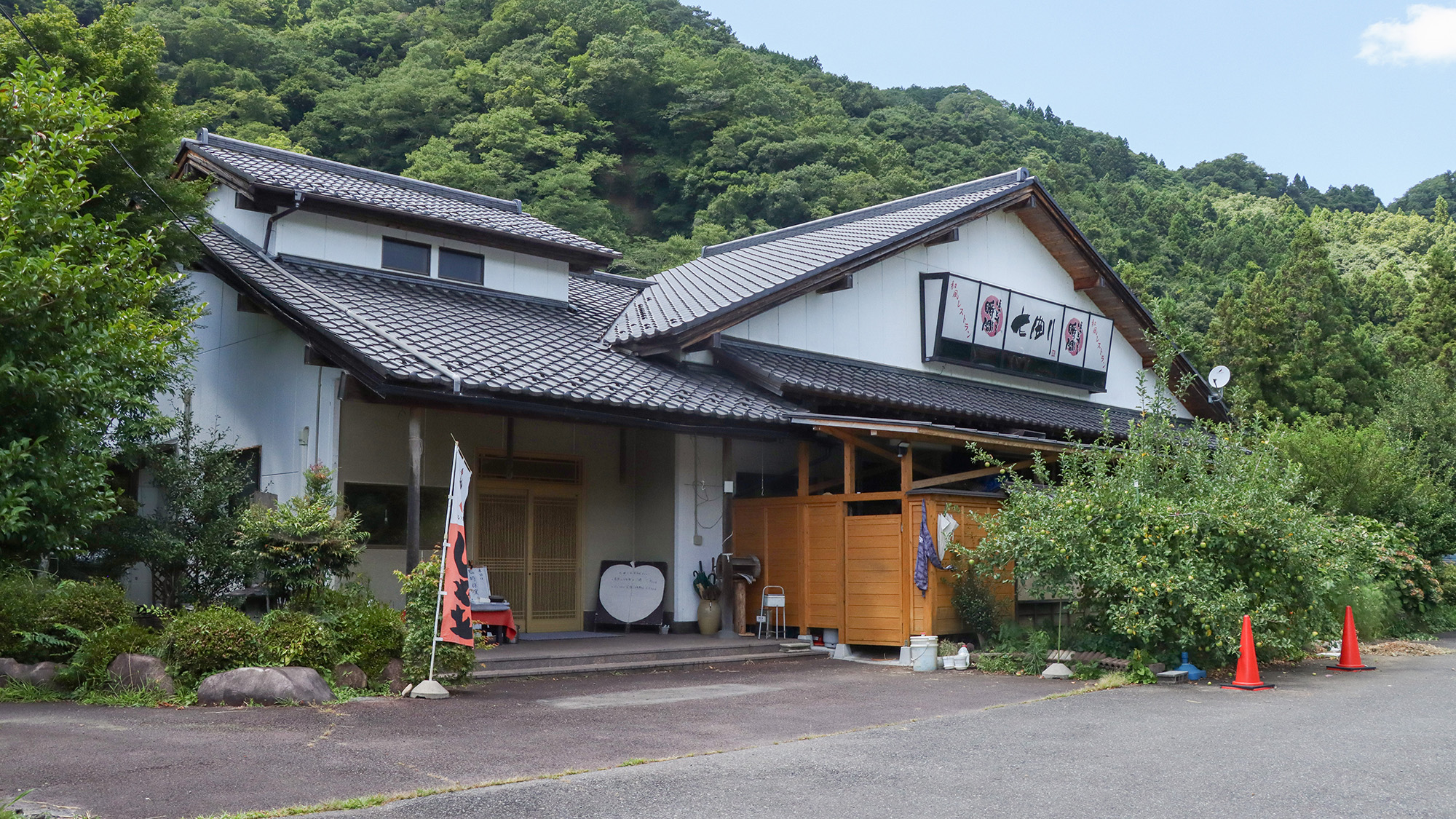 #レストラン　和風レストラン併設で、旅の食事も満足いただけます。