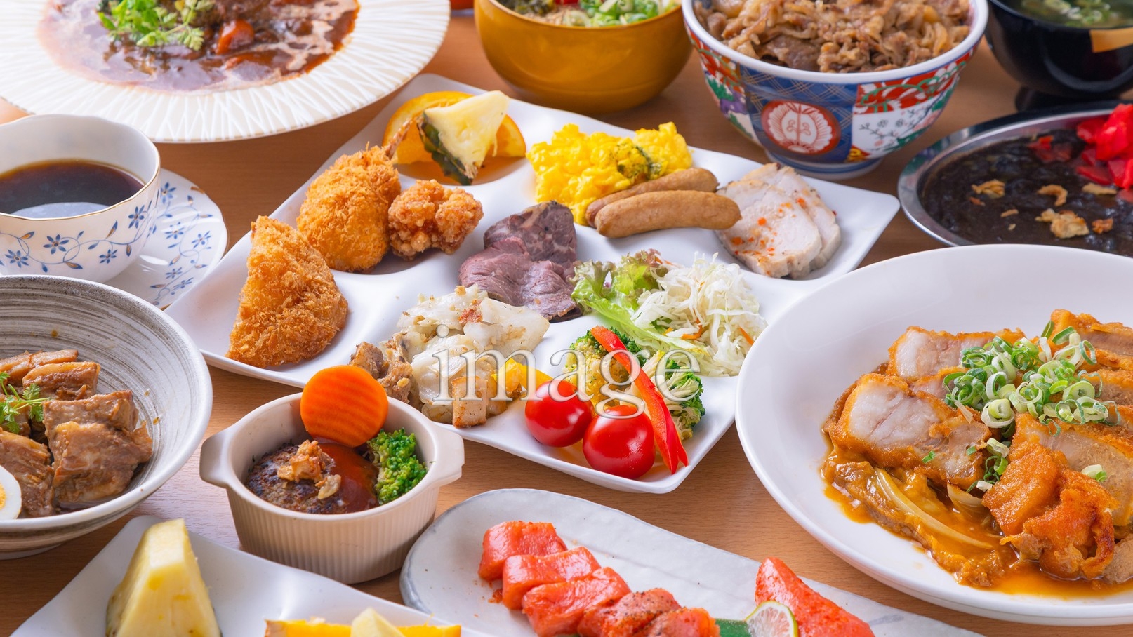 【プレオープン・朝食付き】お肉専門店ならではの高品質なお肉と地元グルメを愉しめる贅沢和洋ビュッフェ。