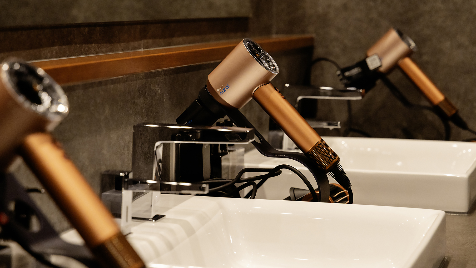 大浴場_パウダールーム（男性）_「Dyson」ドライヤー