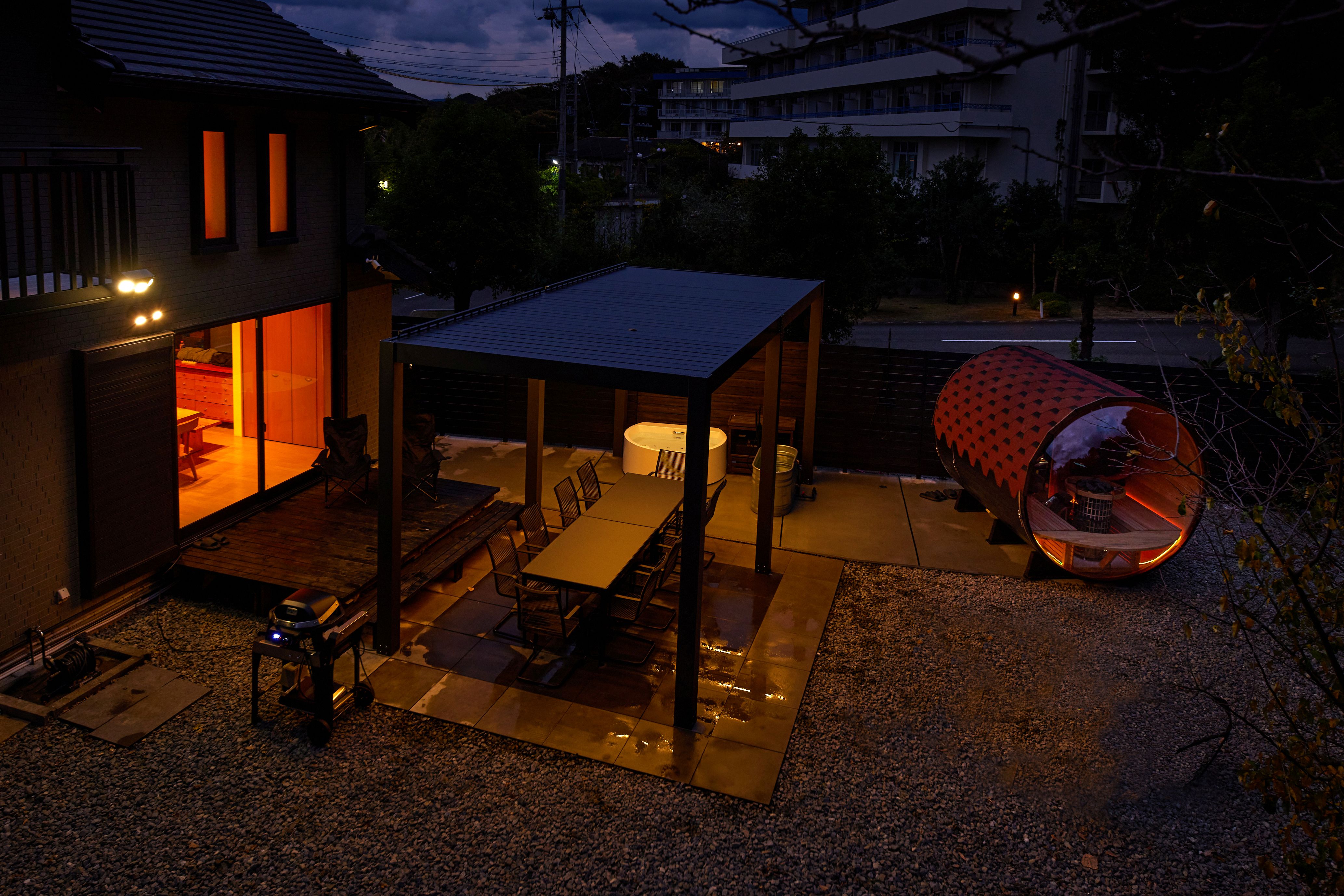 夜の庭