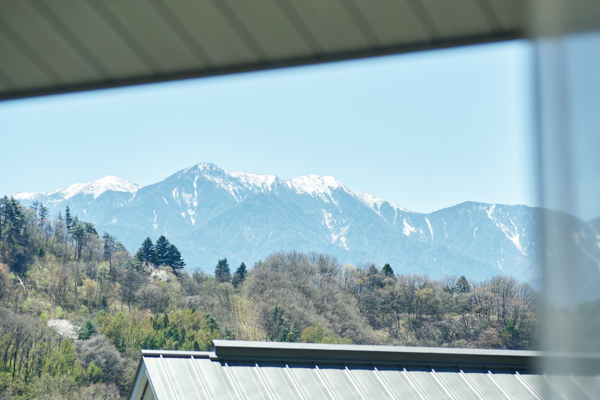お部屋からは南アルプス山脈を一望