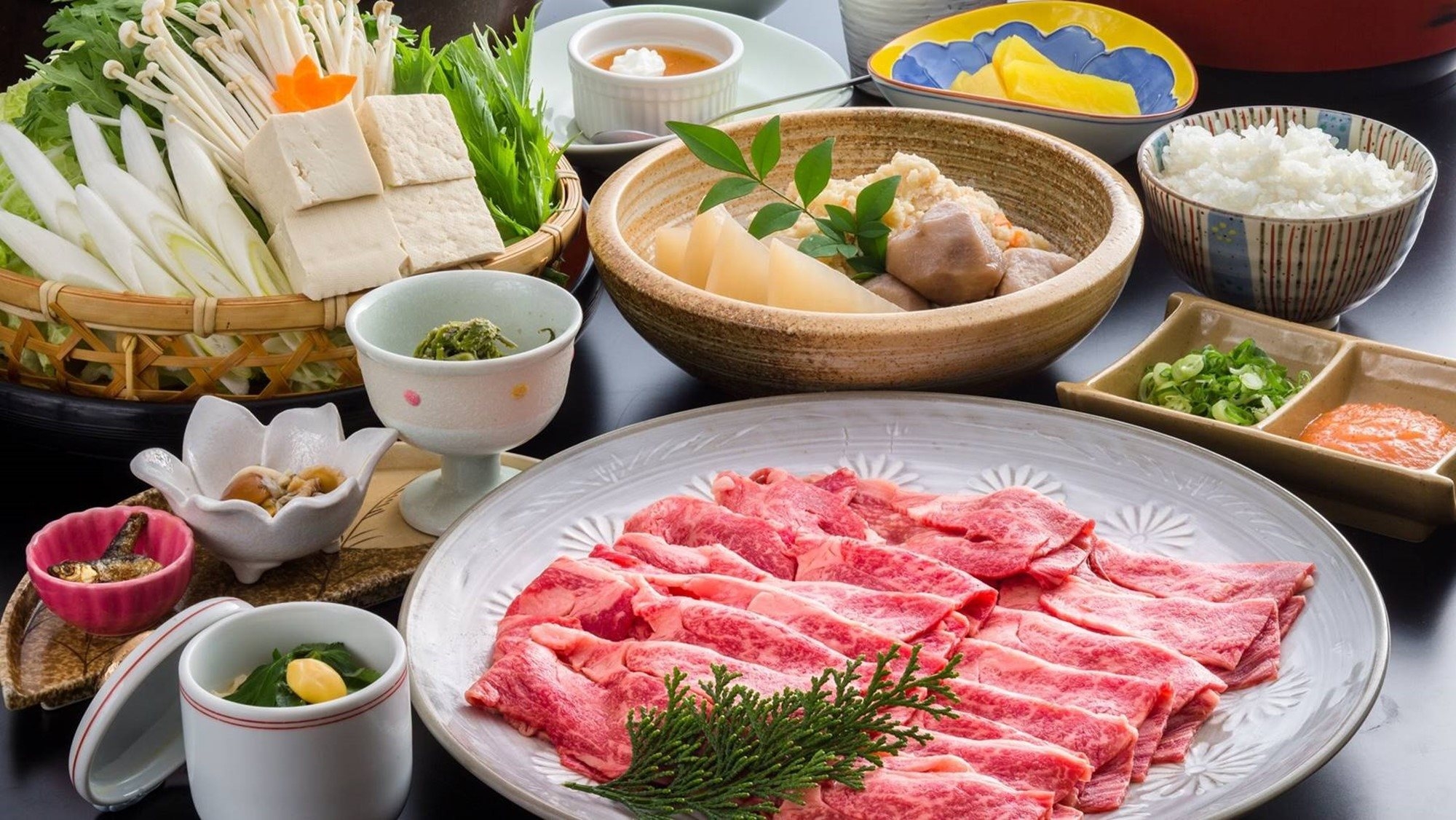 【ハチ北スキー場満喫♪WEB限定リフト1日券付プラン】但馬牛すき焼き又はしゃぶしゃぶコース