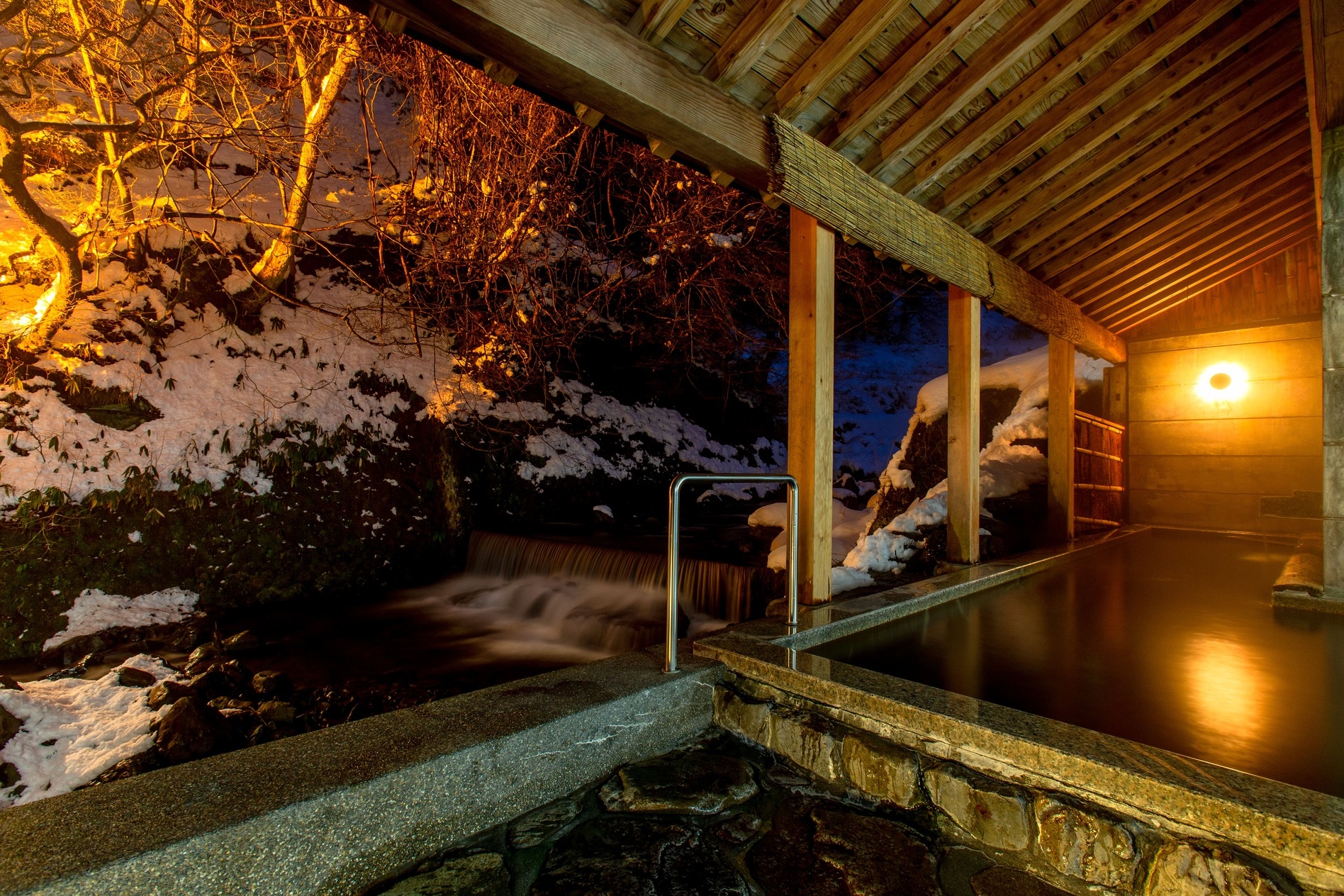 【◎シニアプラン◎平日レンタル無料＆新館にグレードアップ】但馬牛すき焼き又はしゃぶしゃぶコース★