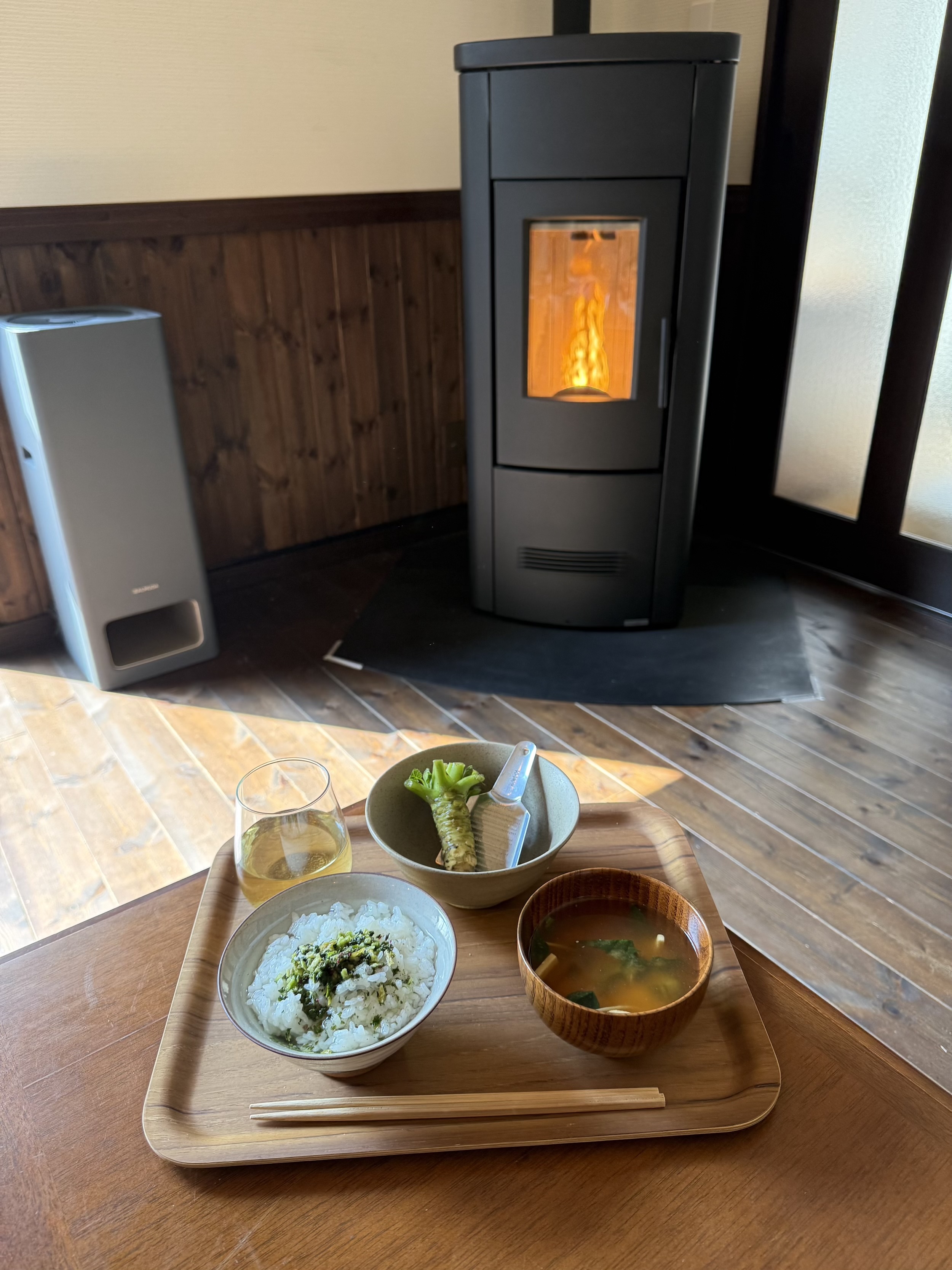 ペレットストーブのあるリビング