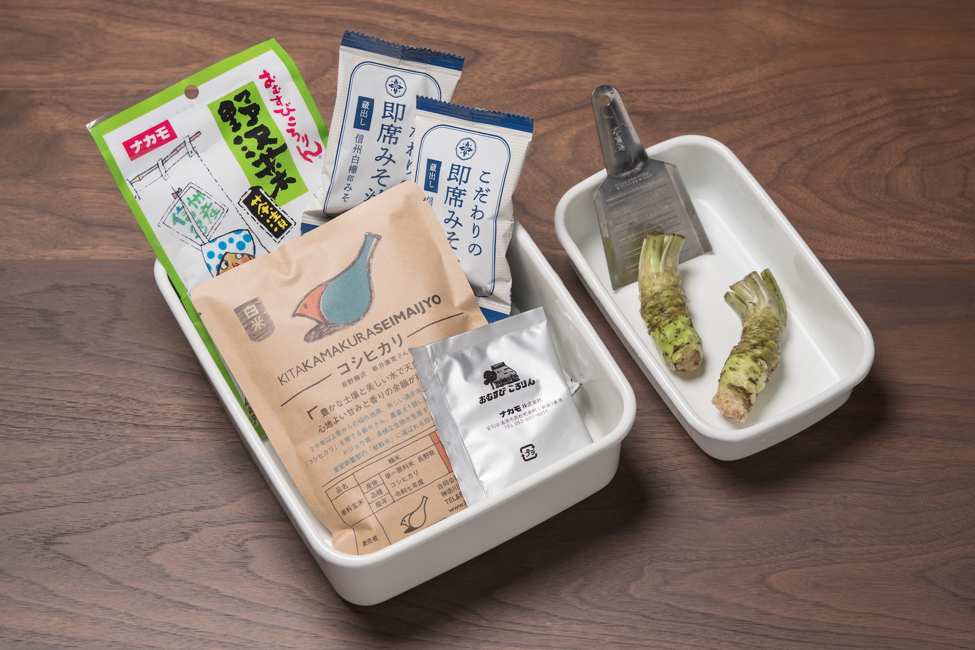 生わさびをすりおろすセルフ式の軽朝食