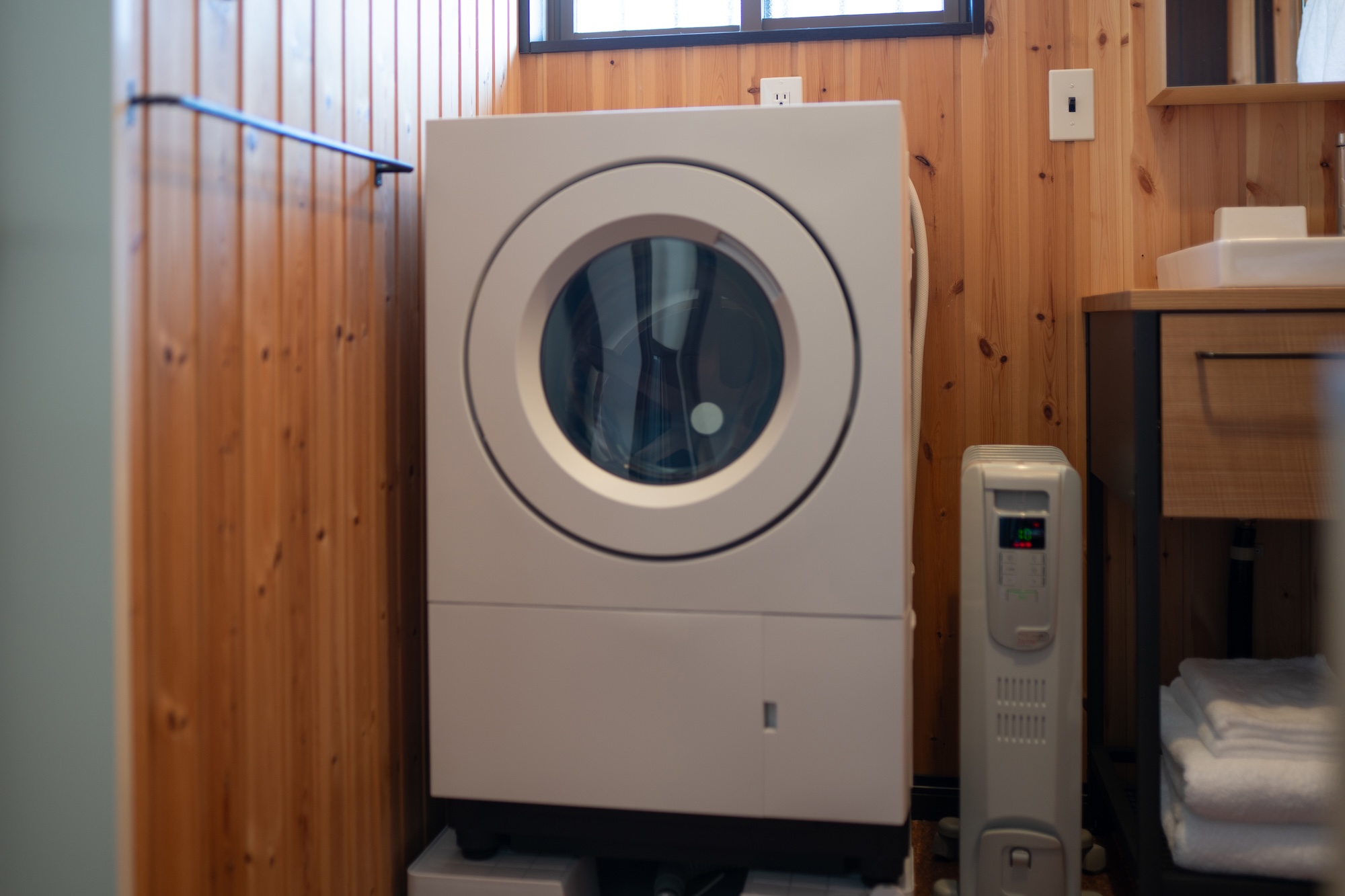 ドラム式の全自動洗濯乾燥機