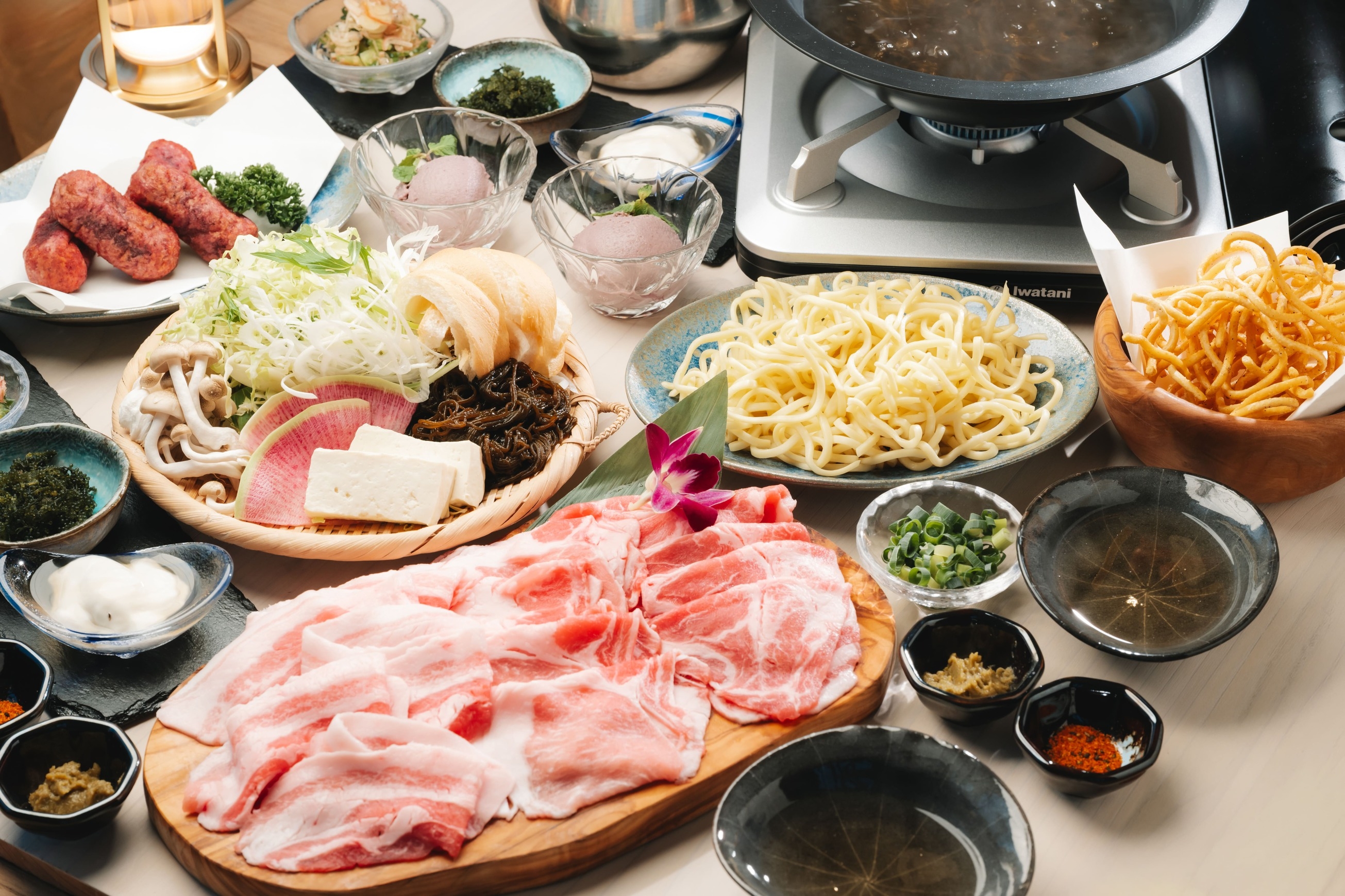 【連泊割】【夕朝食付き】【ビーチから3分】【屋外プール・サウナ付】森や海の気配を感じる優雅なヴィラ