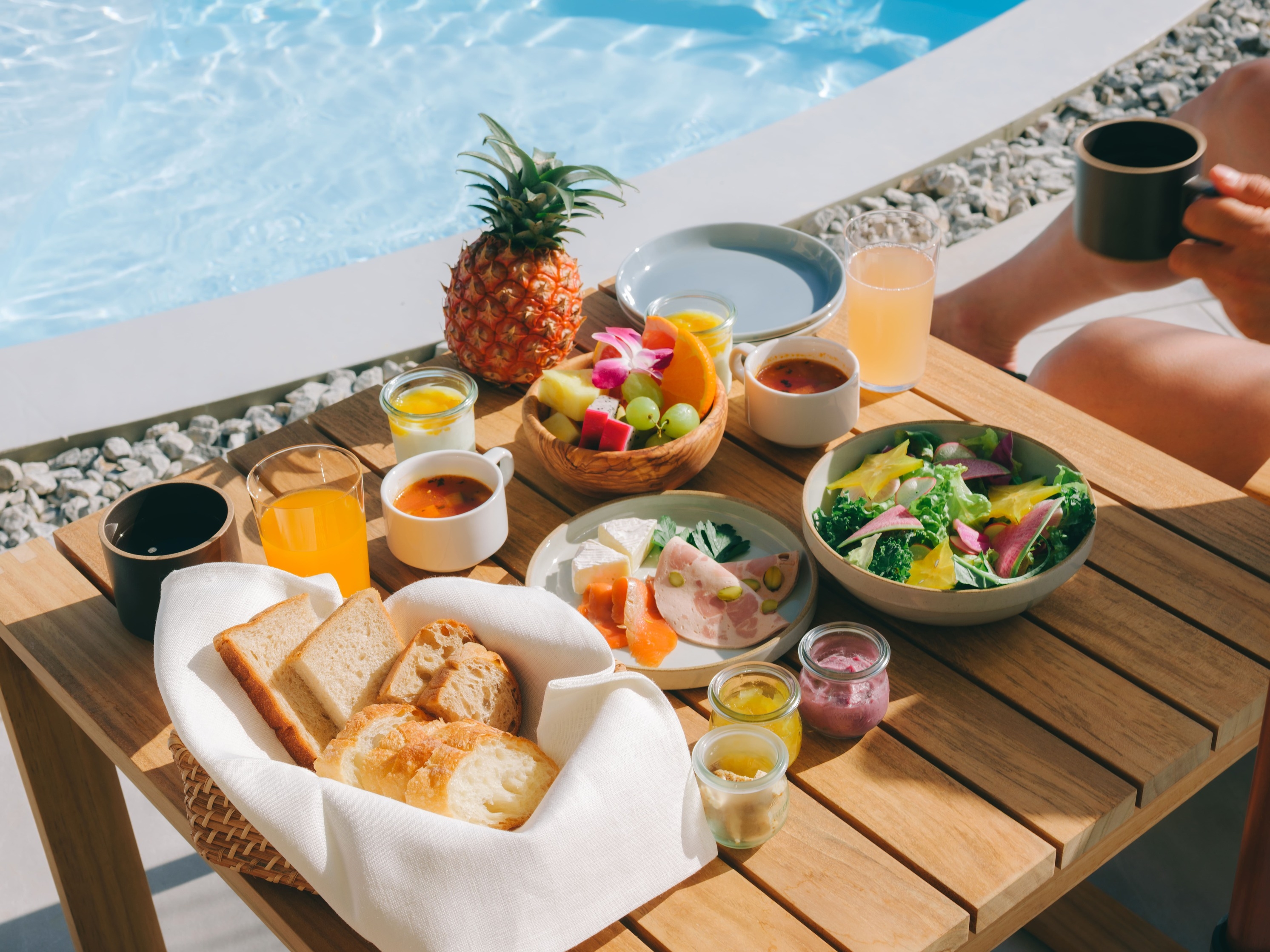 【連泊割】【朝食付き】【ビーチから3分】【屋外プール・サウナ付】森や海の気配を感じる優雅なヴィラ