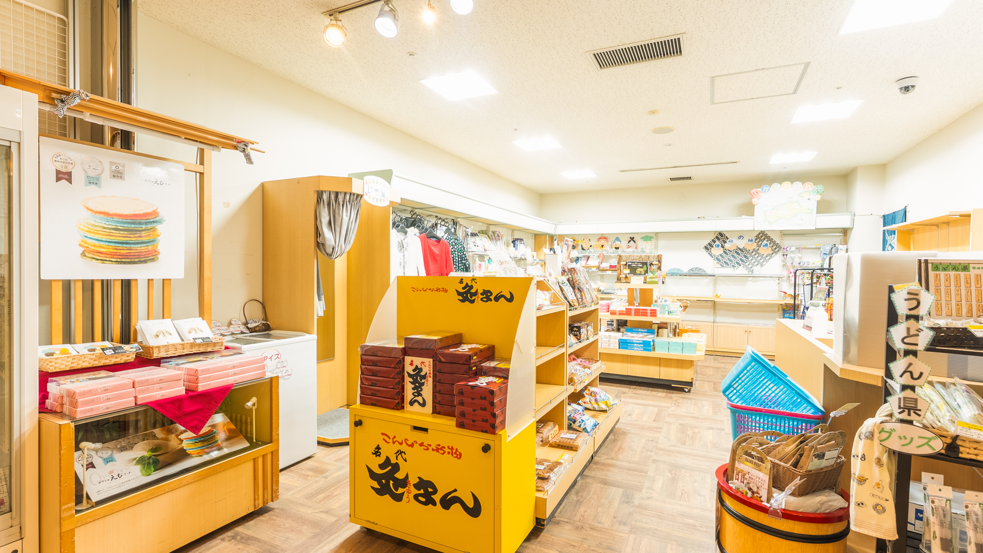【売店】香川名物や四国の旅のお土産をご用意しております