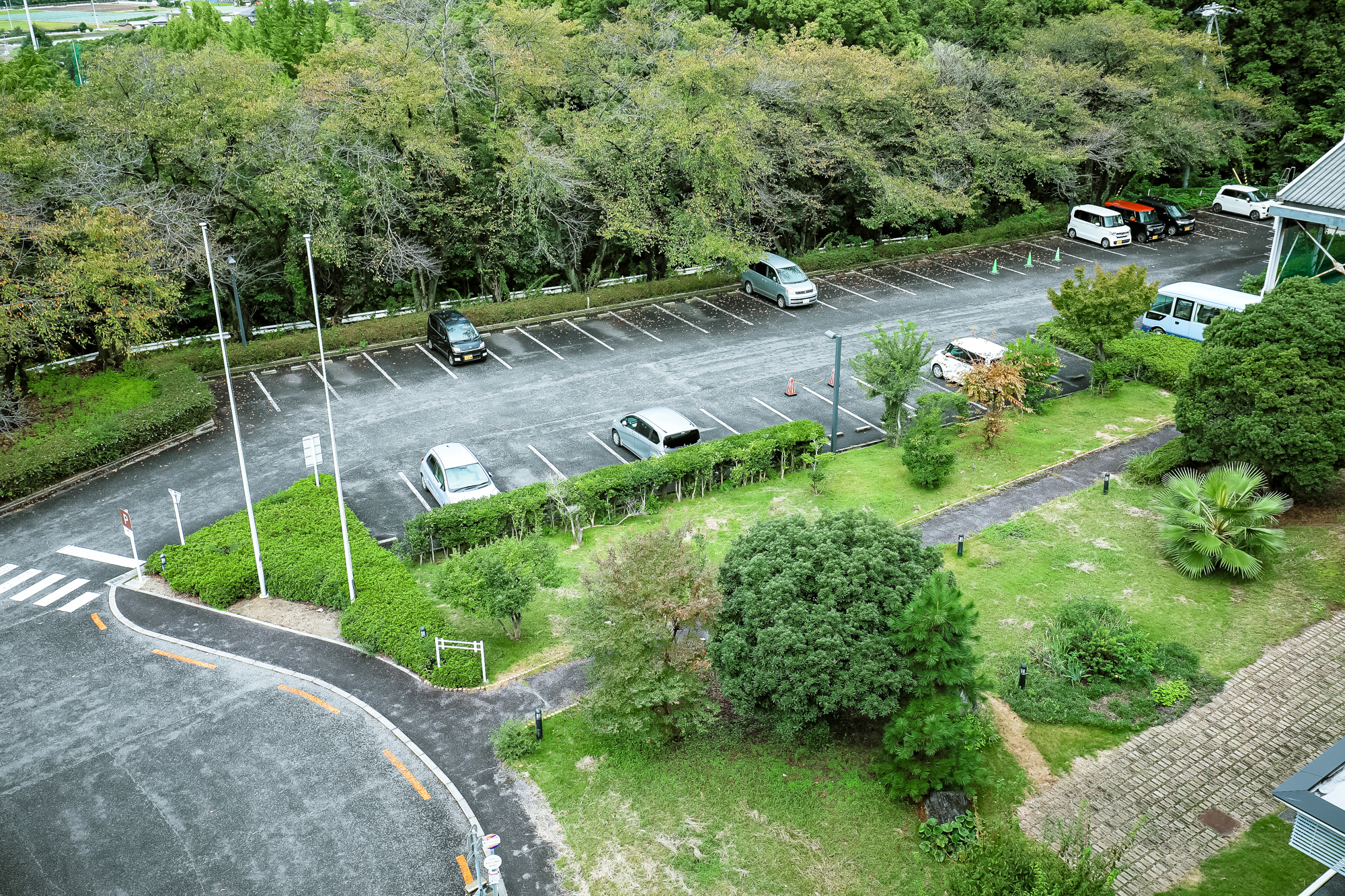 【駐車場】