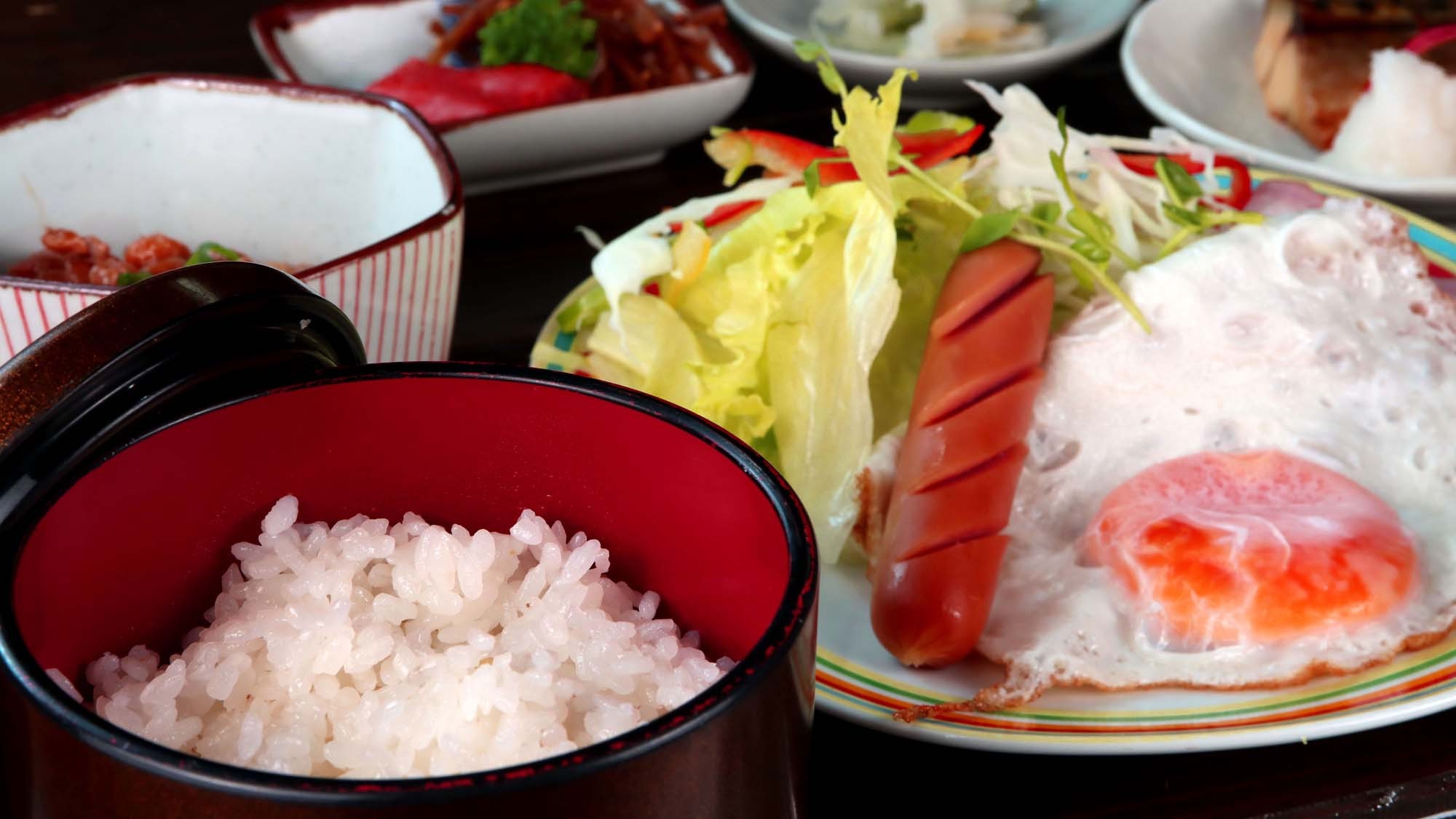 【朝食付き】選べる日替わり手作りおかず♪これぞ美味しい民宿の和朝食！駐車場無料◎