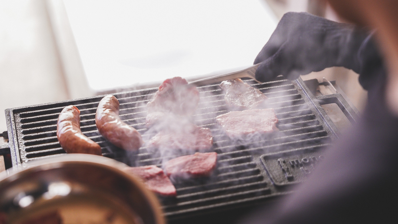 【夕朝食付】国産和牛とあおさ豚肉BBQ 薪2kg特典