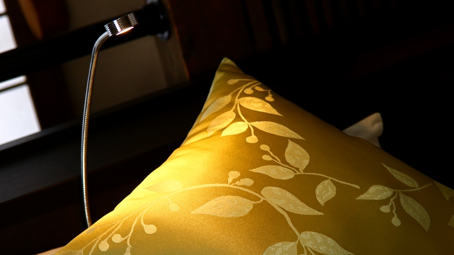一部客室に世界の一流ホテルでも愛用されているシモンズ社製ベッドを導入しました。