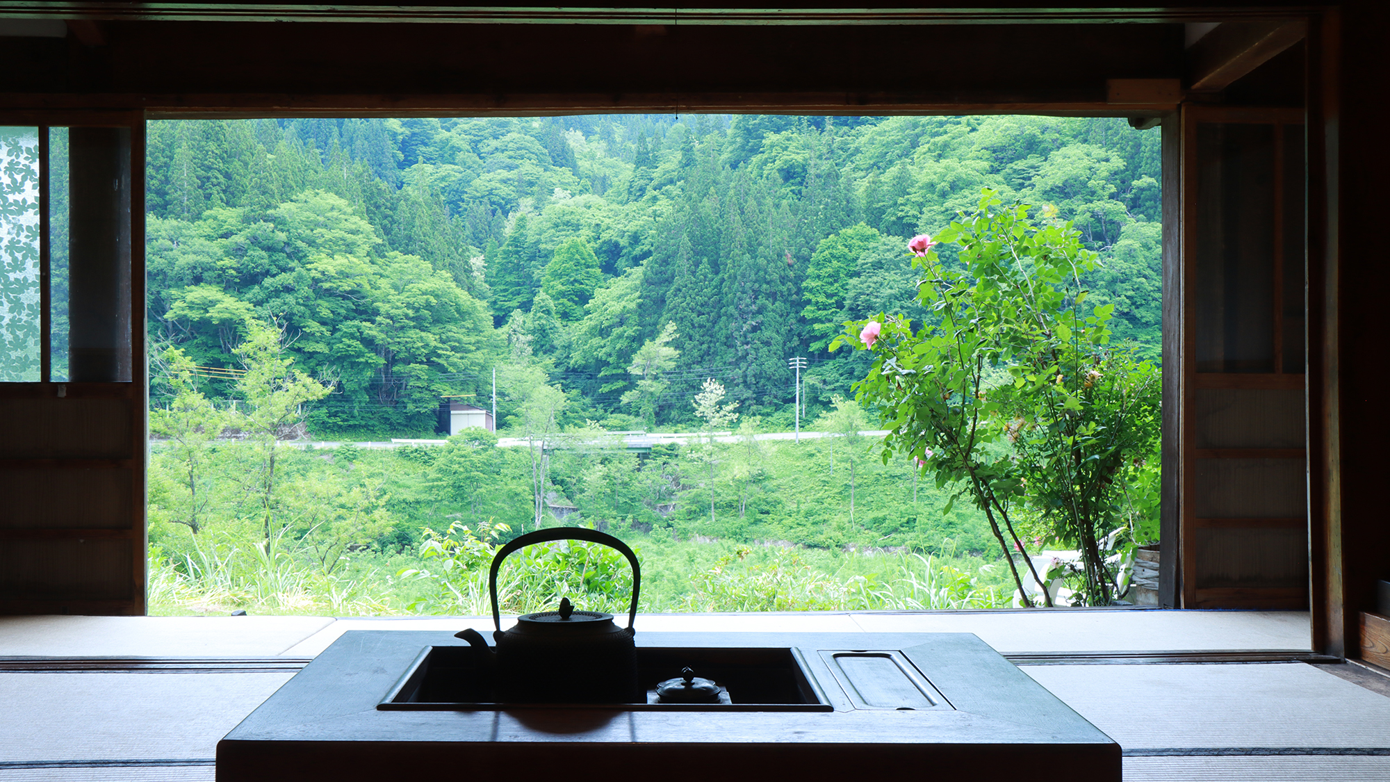 ドミトリールーム　①　景色が美しく見える大きな開き戸