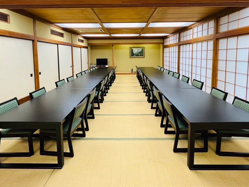 広々とした大広間。ご宴会や団体でのお食事、各種催しに対応いたします。