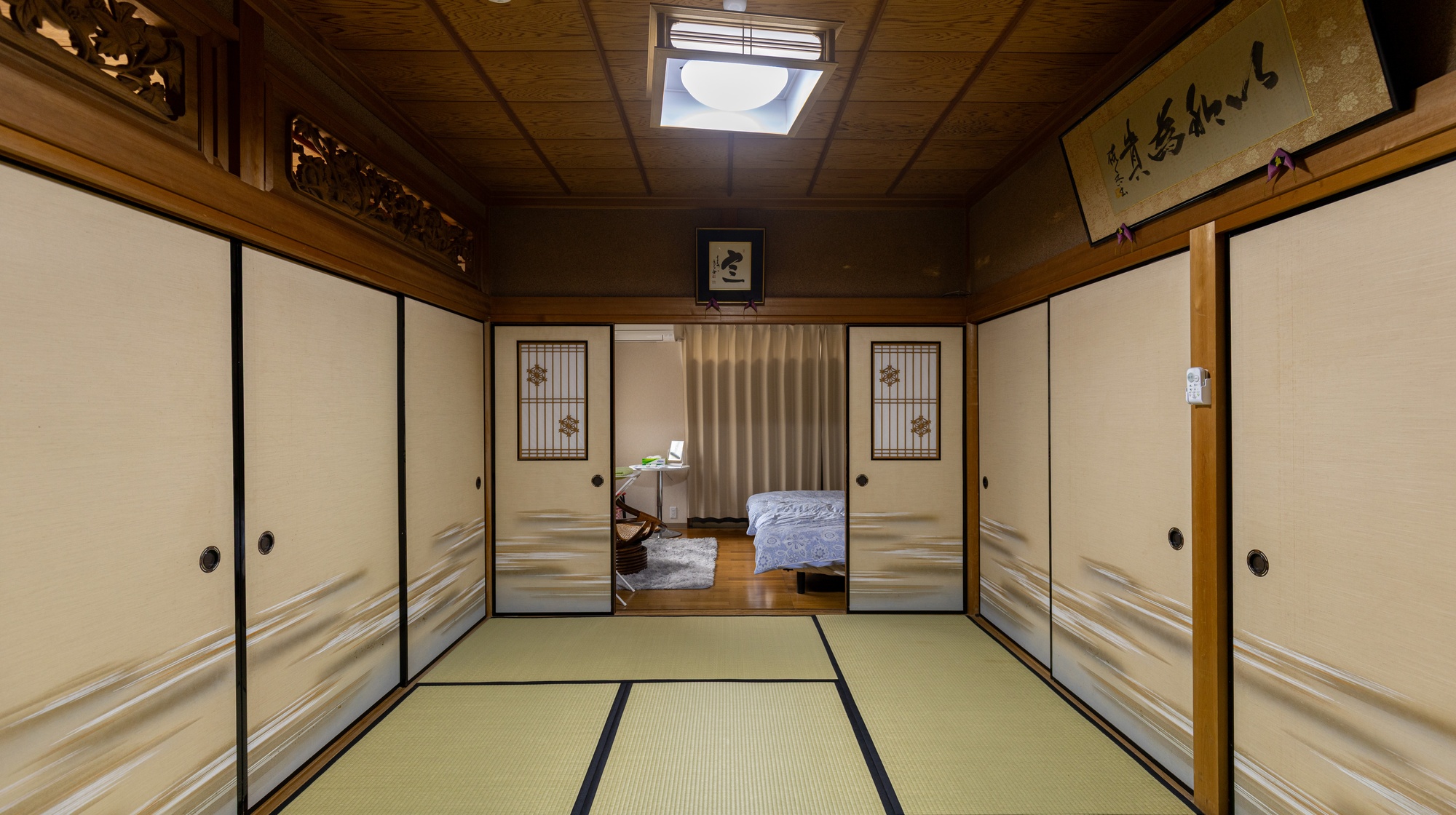 客間。奥には寝室がございます。