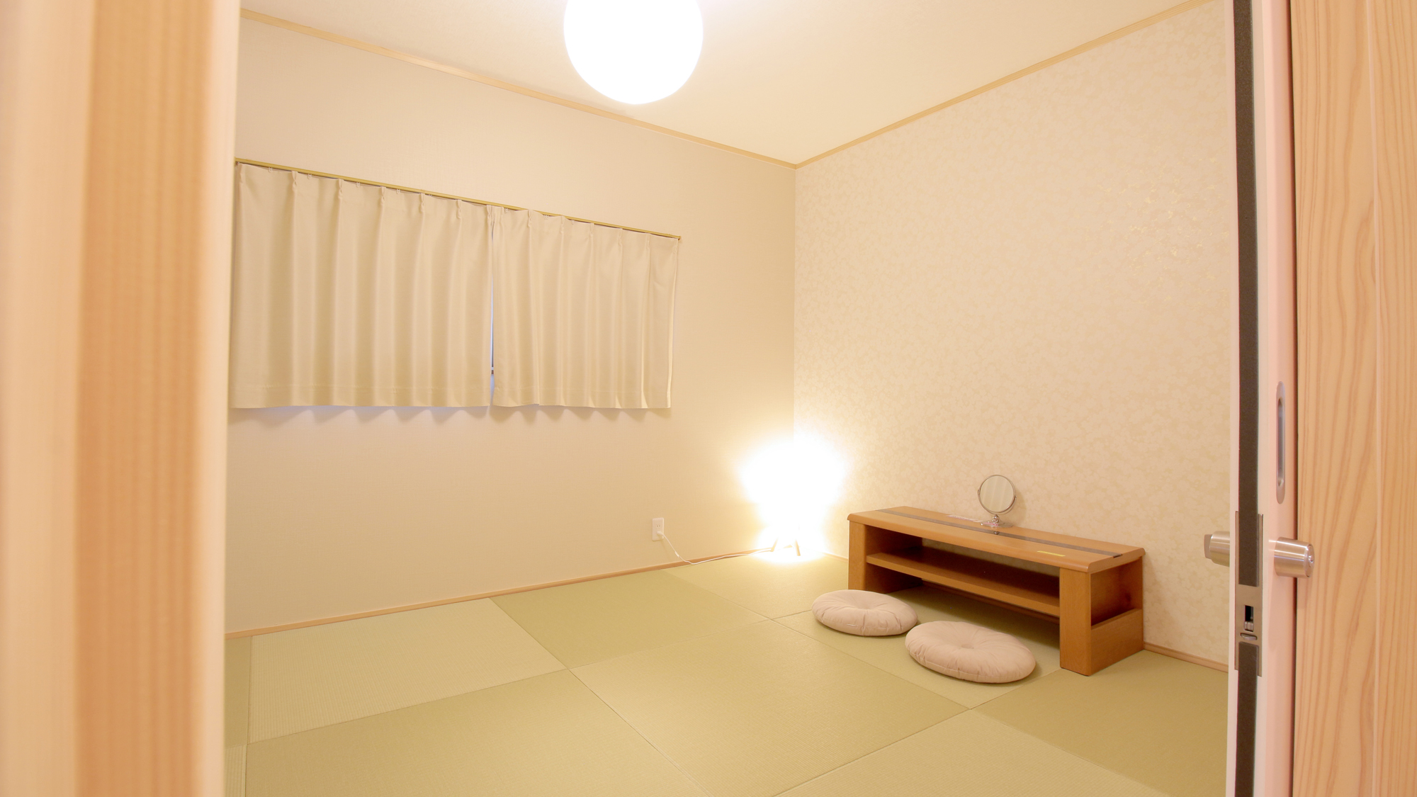 【和風ツインｰRoom3】温かい色合いのお部屋になります