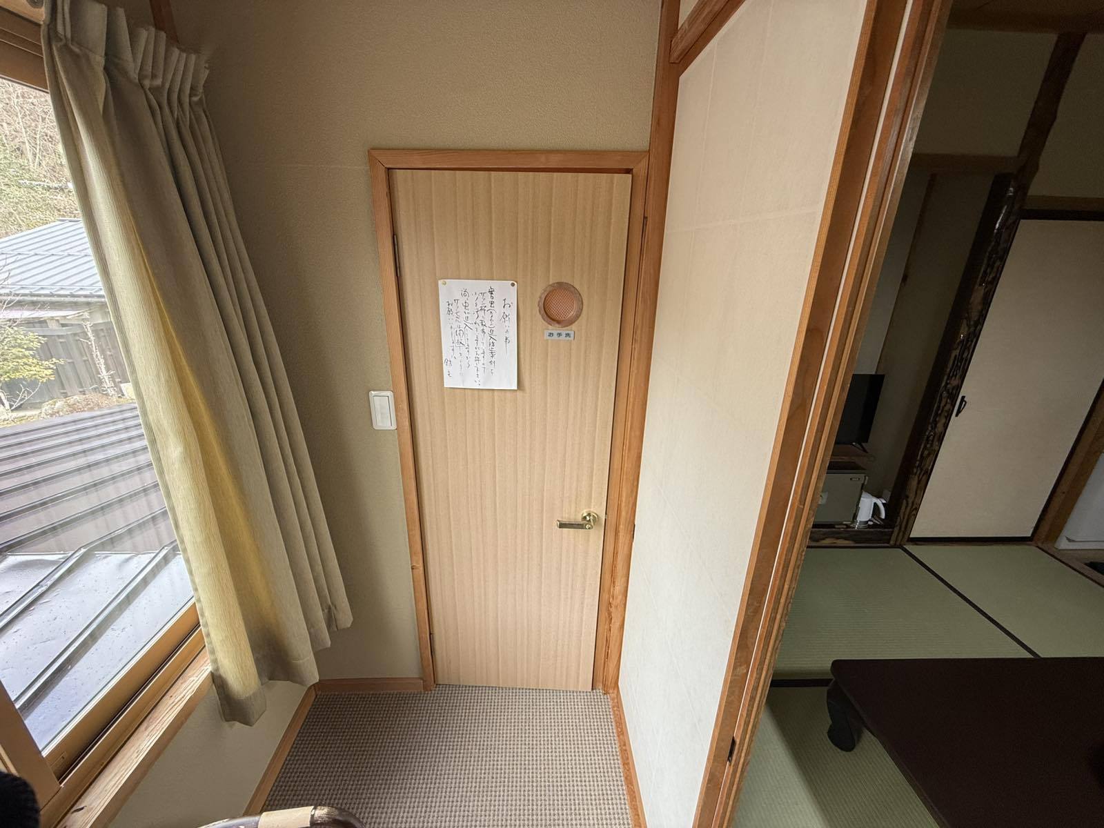 トイレ外観