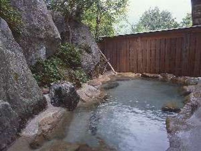 裏山の見える露天風呂（男性用・無料）