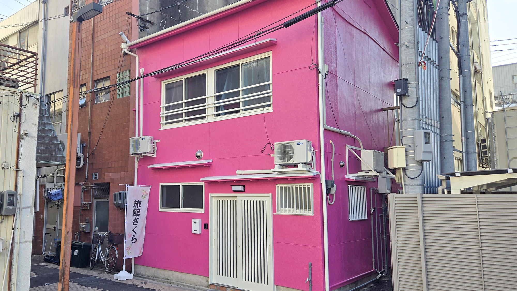 【素泊まり】高松市内の中心部に泊まる！フルリフォームの一棟貸し宿で快適ステイ