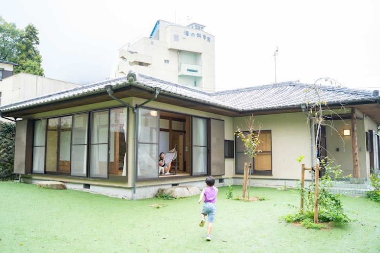 庭園で子供達も安心して遊べます