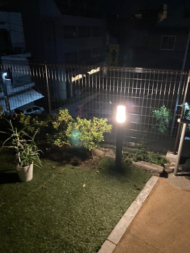 夜のエントランス