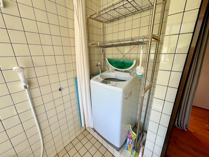 洗濯機（洗濯用洗剤有）（お風呂内に設置）