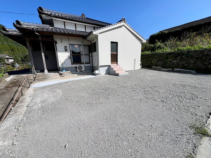 施設横のスペース