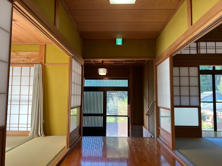 玄関までの様子