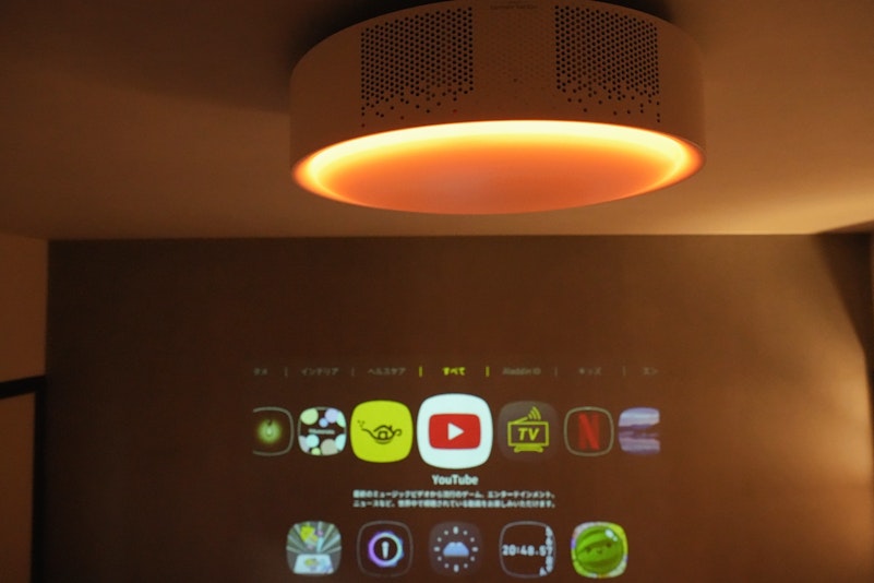 リビング（プロジェクター投影）