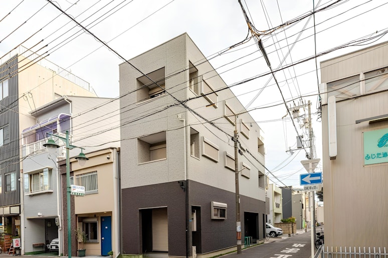 外観です。こちらのページでは２Fの案内です。