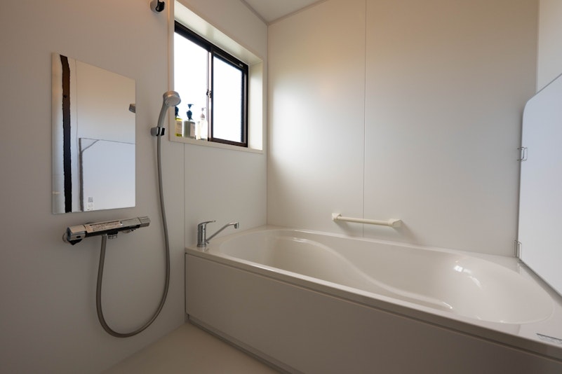【バスルーム】共用バスルーム(一組限定のため実質貸切)