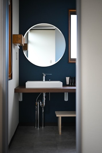 【洗面所】共用洗面スペース(一組限定のため実質貸切)