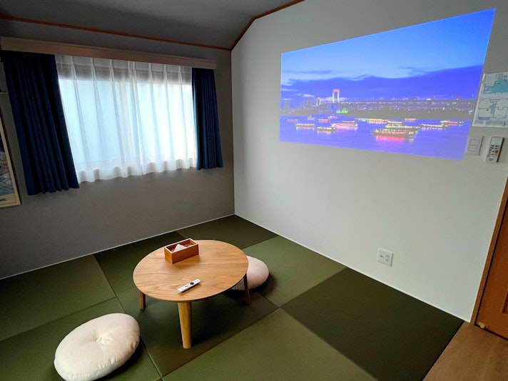 プロジェクターでホームシアターをお楽しみいただけます！