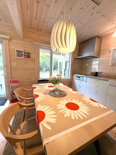 おしゃれなキッチンでいつもと違う食卓を