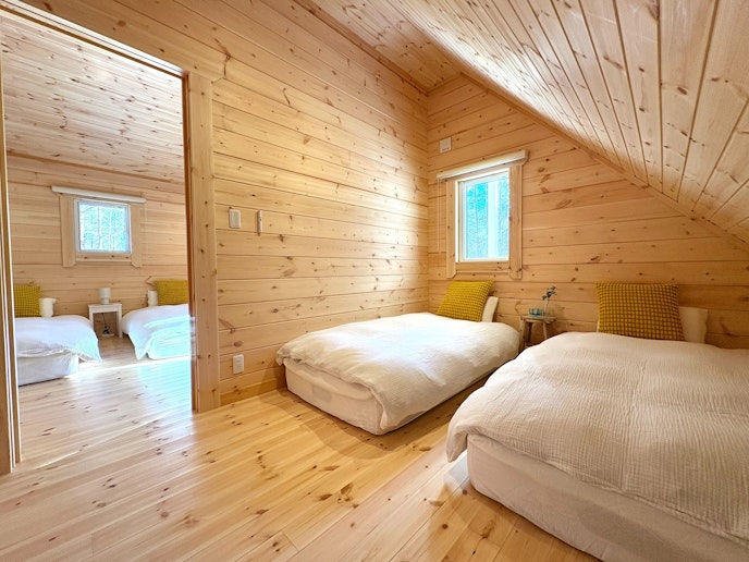 屋根裏の秘密基地みたいな寝室