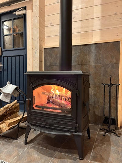 ベルギー製ドブレの薪ストーブを設置