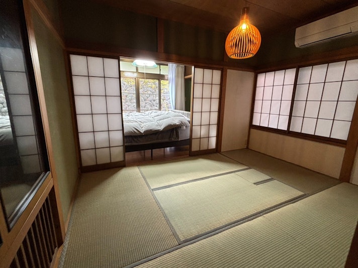ダブルベッドあり、畳で敷布団も可能なので赤ちゃんも安心