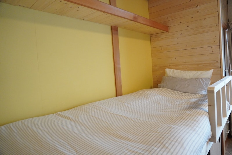 ２階　シングルベッド　１