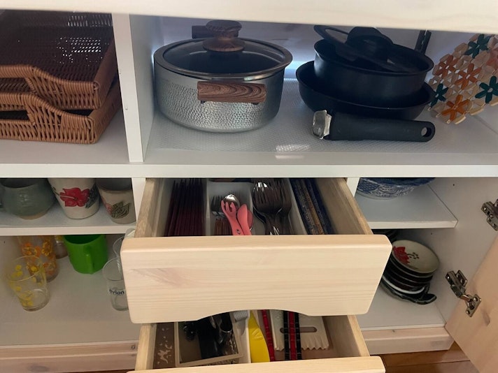 マグカップ/ワイングラス/鍋/カトラリー等、自炊できる一式完備