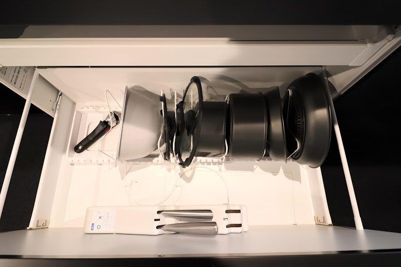 キッチンツールや包丁、フライパンもございます。