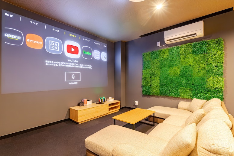 シアタールームです。皆様のスマホからYouTubeやNetflix、アマゾンプライムなど様々な...