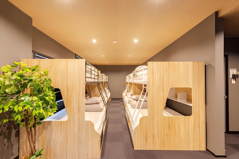 寝室です。１段目はセミダブルサイズ・２段目はシングルサイズです。いつでも清潔で衛生的な状態でお...