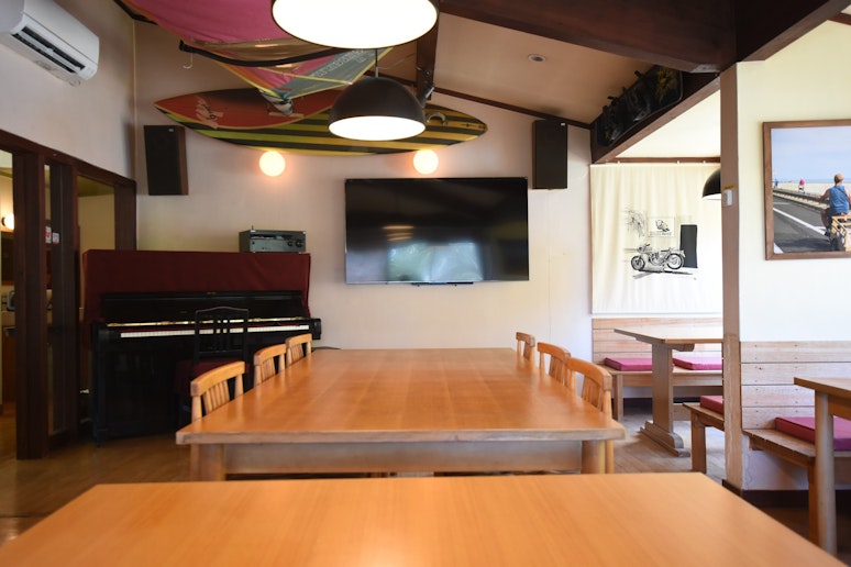 共用リビング（ピアノ・テレビ・冷蔵庫等）