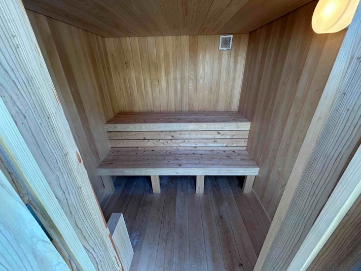 サウナ　室内