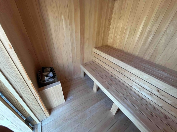 サウナ　室内