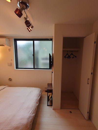 上着やスーツケースはクローゼットもご利用ください