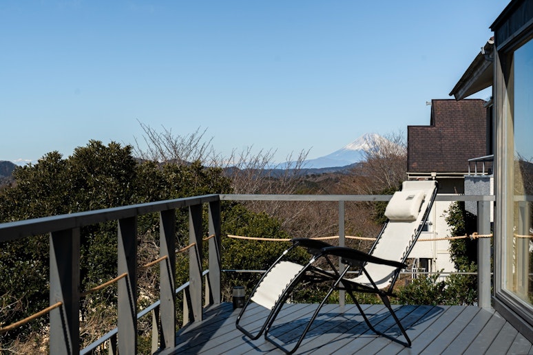 晴れている日は、ウッドデッキから富士山を見ることができます