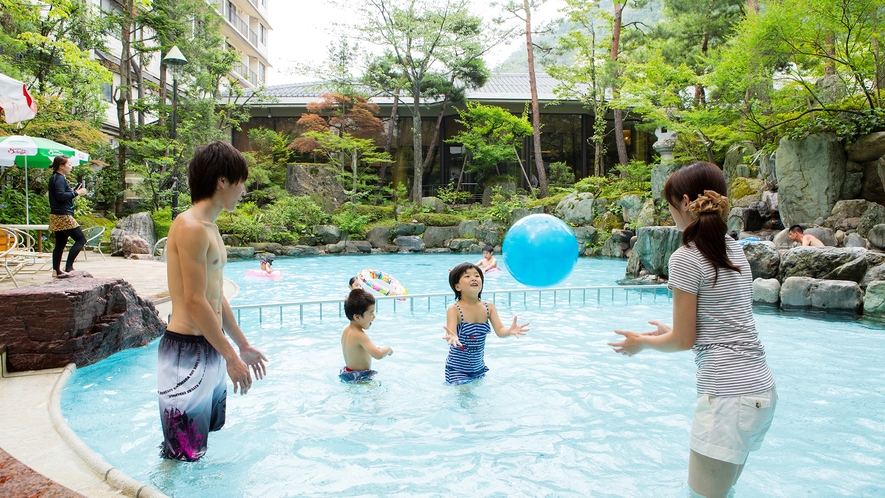 【夏季限定】庭園プール